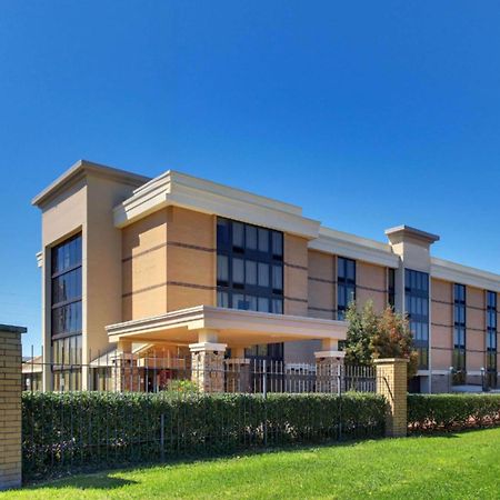 Heritage Inn Suites Houston Sugar Land, Trademark By Wyndham Exterior photo