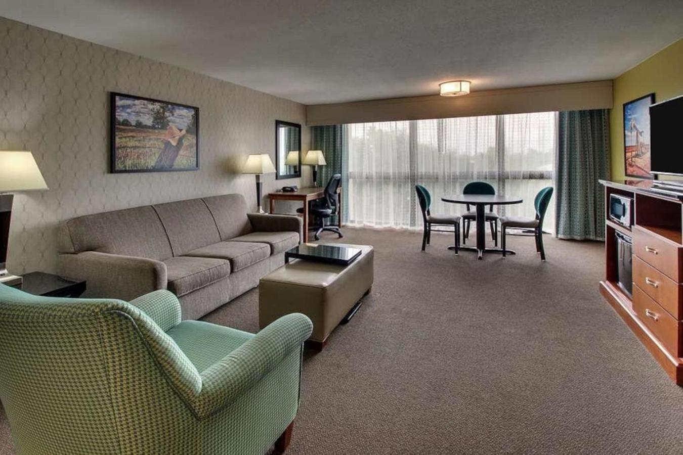 Heritage Inn Suites Houston Sugar Land, Trademark By Wyndham Exterior photo