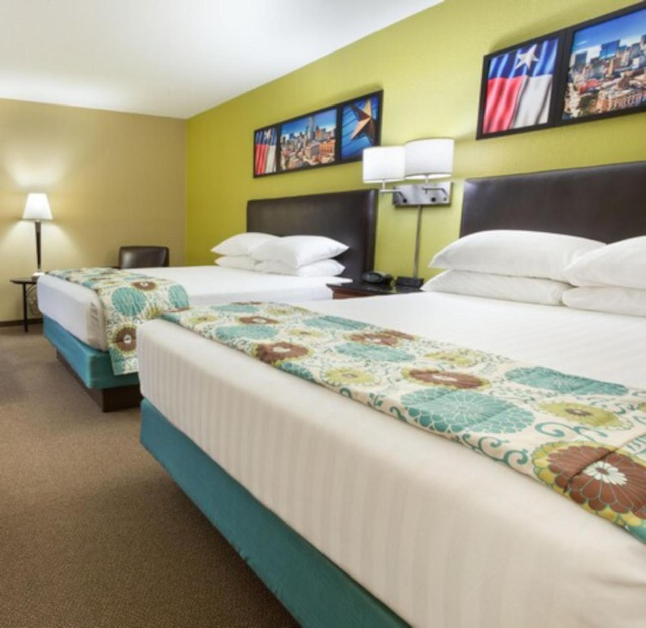 Heritage Inn Suites Houston Sugar Land, Trademark By Wyndham Exterior photo