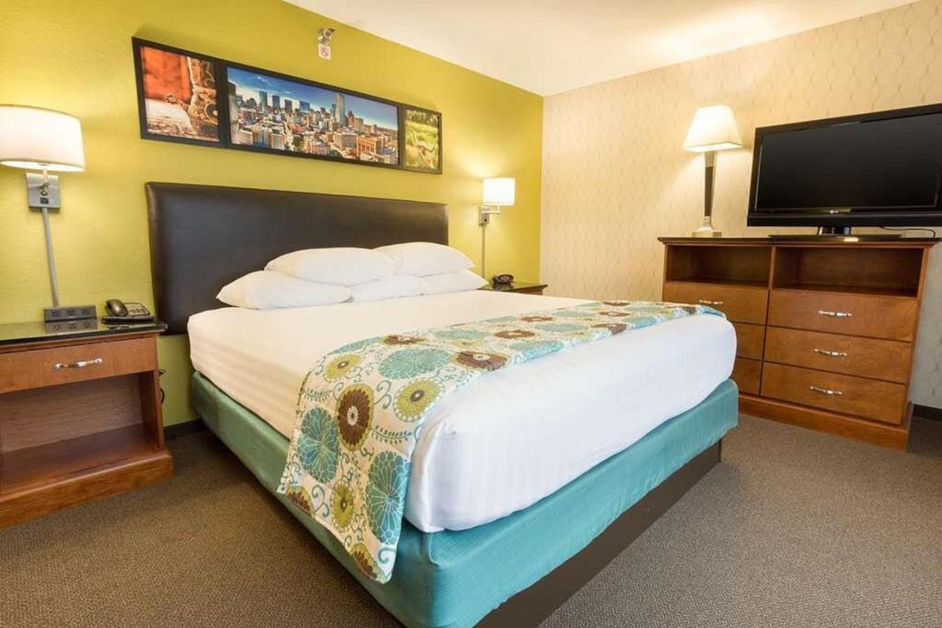 Heritage Inn Suites Houston Sugar Land, Trademark By Wyndham Exterior photo