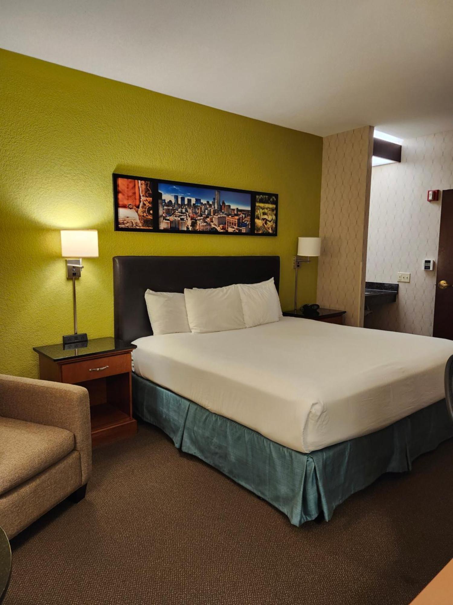 Heritage Inn Suites Houston Sugar Land, Trademark By Wyndham Exterior photo