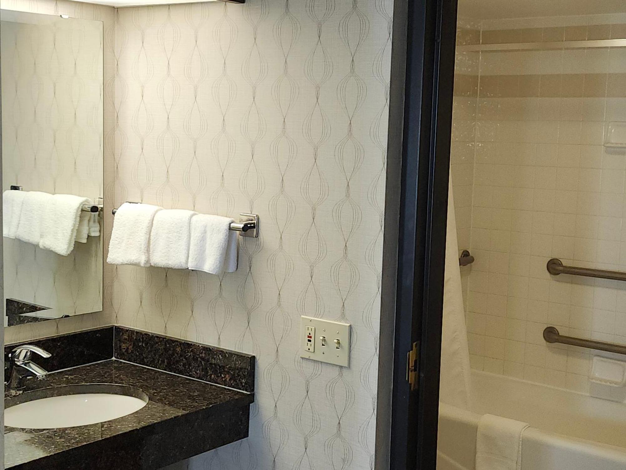 Heritage Inn Suites Houston Sugar Land, Trademark By Wyndham Exterior photo