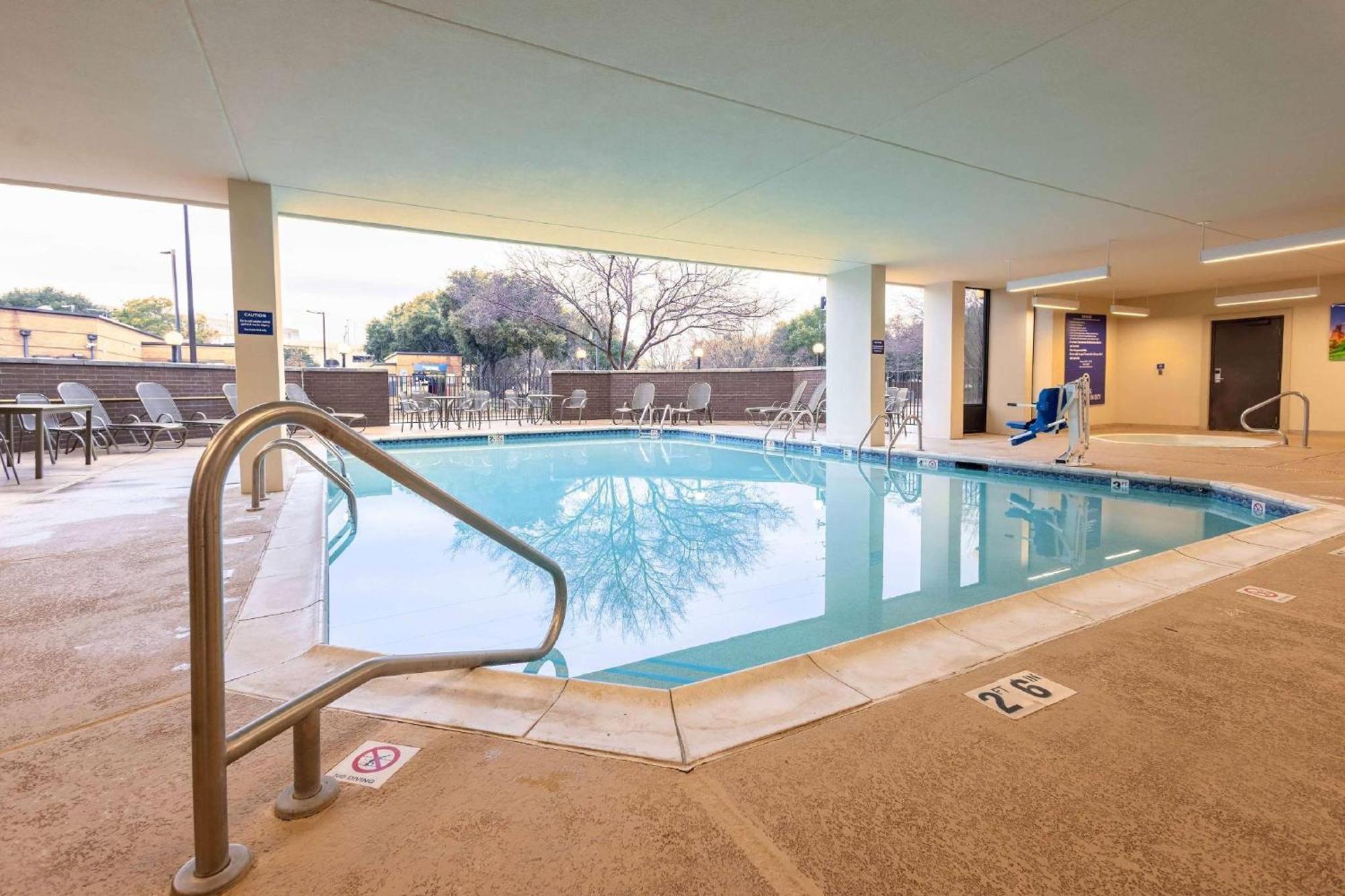 Heritage Inn Suites Houston Sugar Land, Trademark By Wyndham Exterior photo