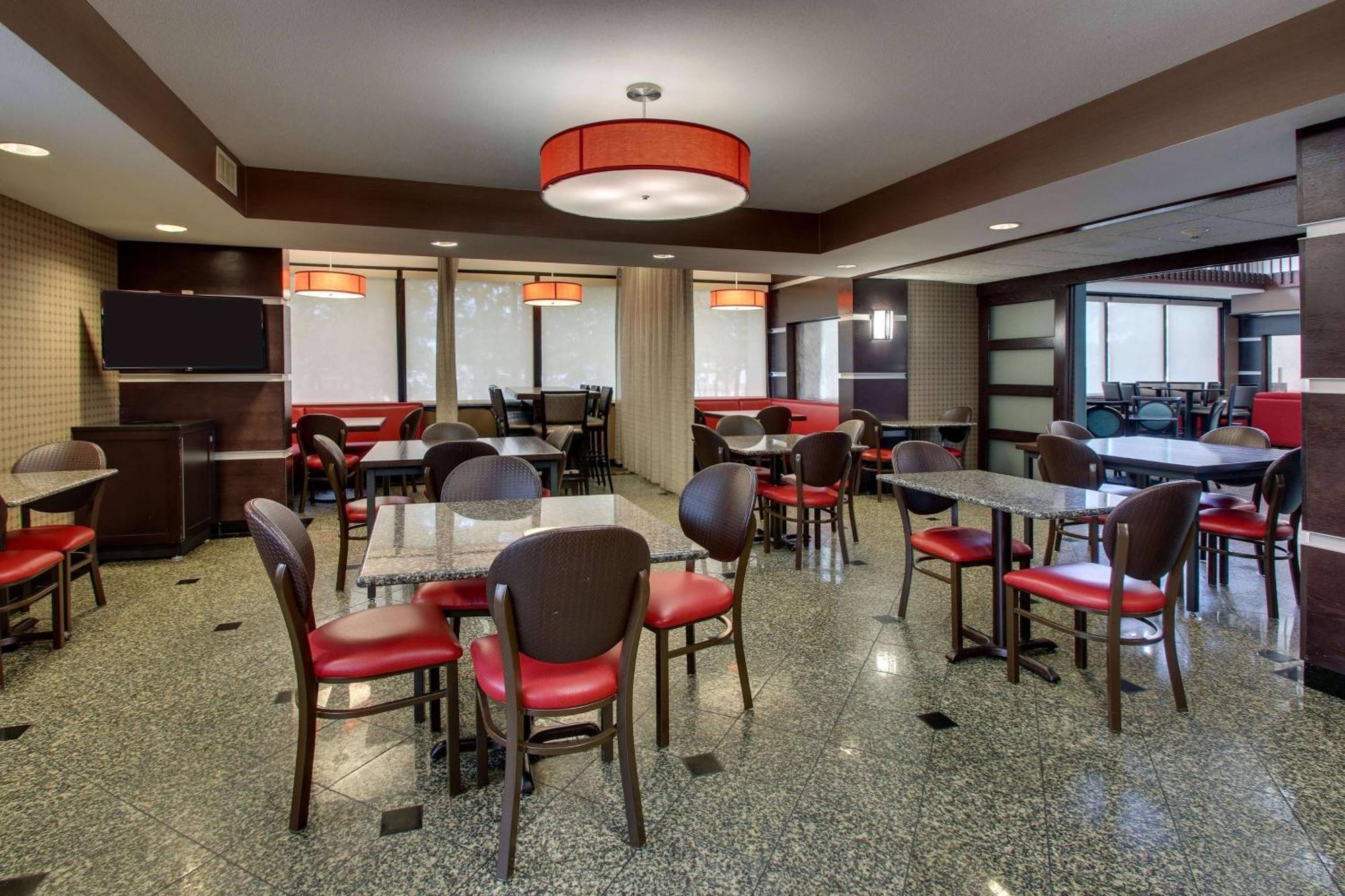 Heritage Inn Suites Houston Sugar Land, Trademark By Wyndham Exterior photo