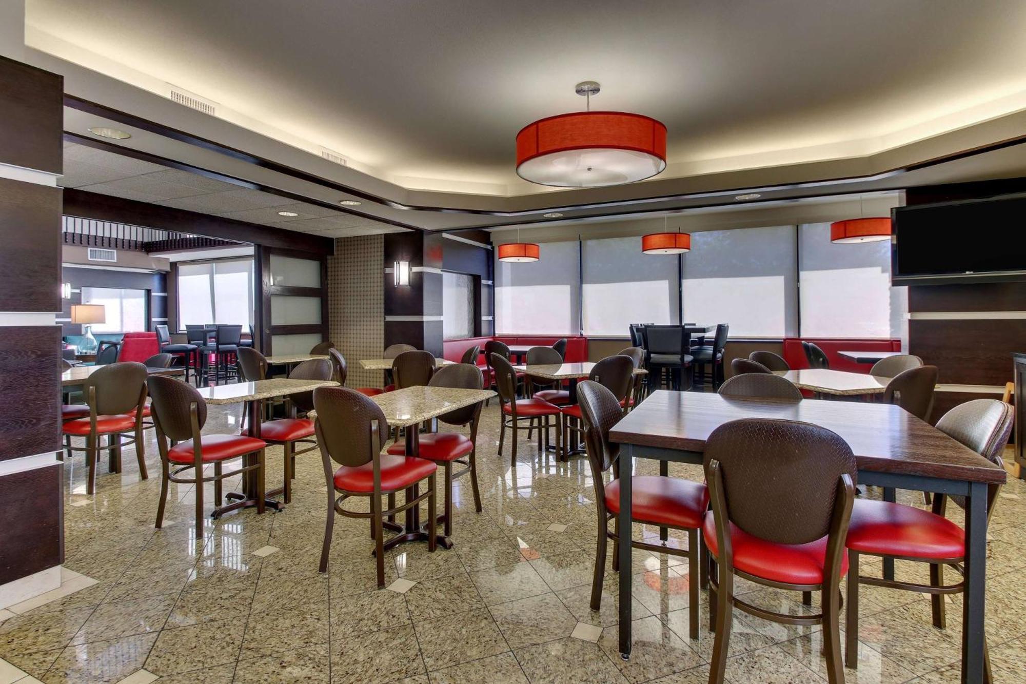 Heritage Inn Suites Houston Sugar Land, Trademark By Wyndham Exterior photo