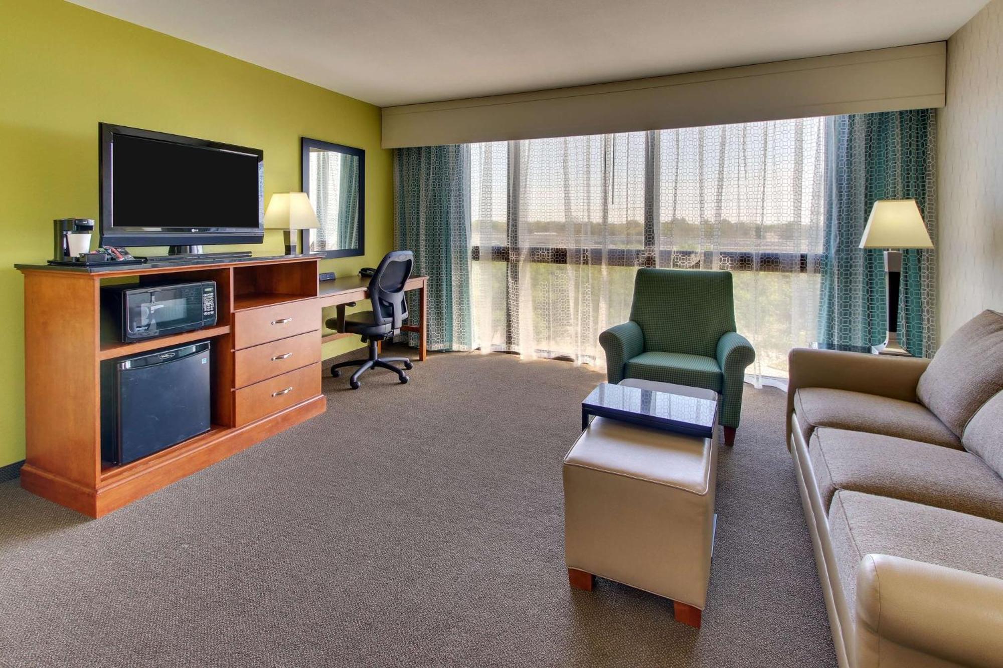 Heritage Inn Suites Houston Sugar Land, Trademark By Wyndham Exterior photo