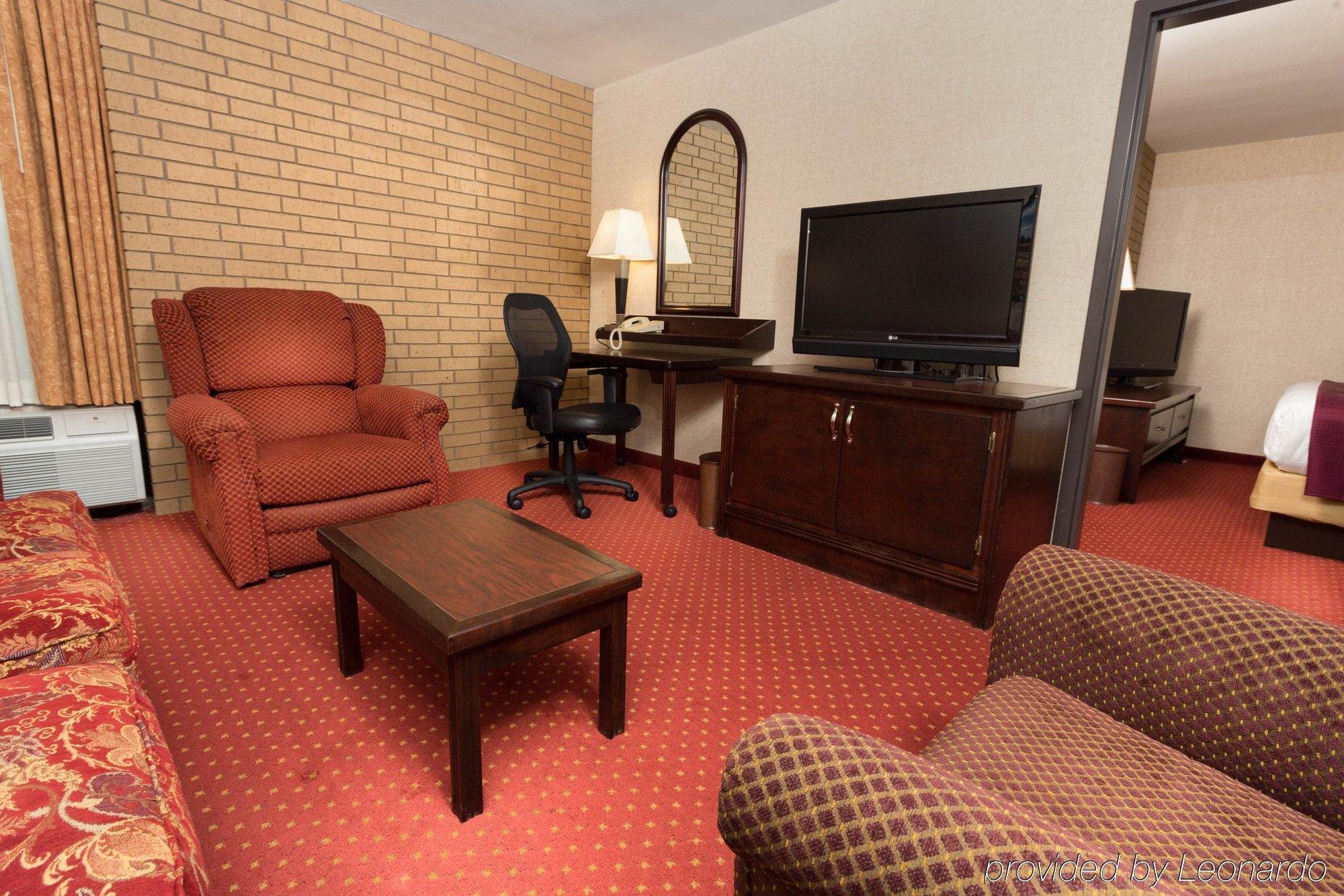 Heritage Inn Suites Houston Sugar Land, Trademark By Wyndham Exterior photo